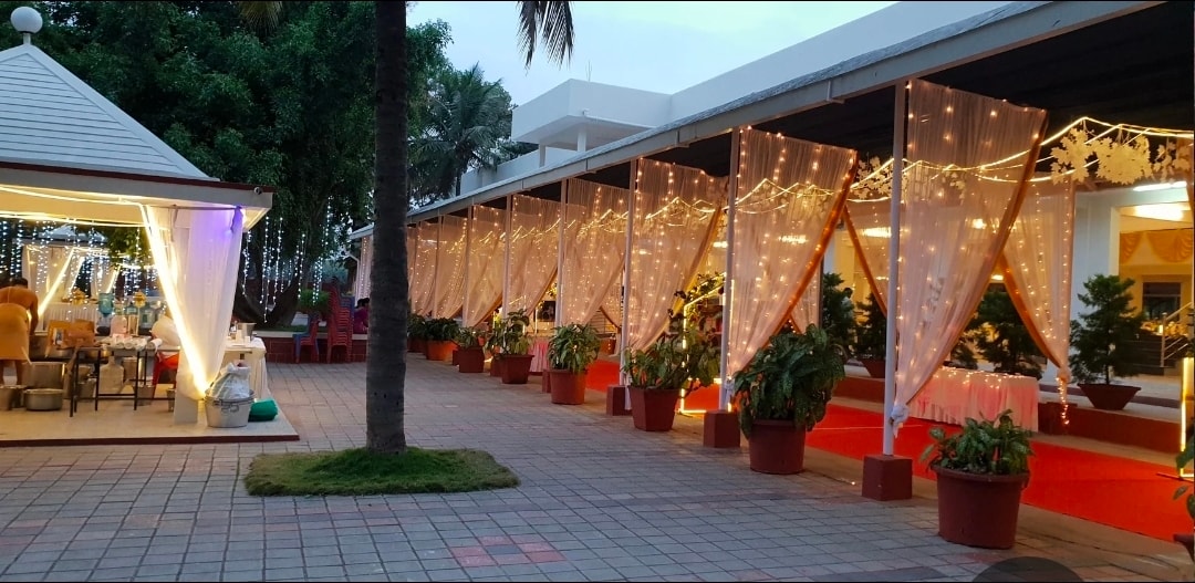 Wedding venue with accommodation in Bangalore — 8 on-site family stay cottages with covered walkways at Kalathur Gardens
